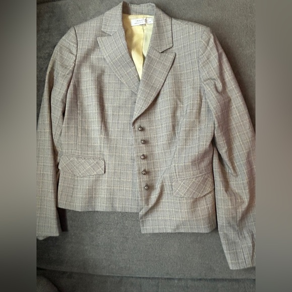Tahari Jackets & Blazers - women’s blazer